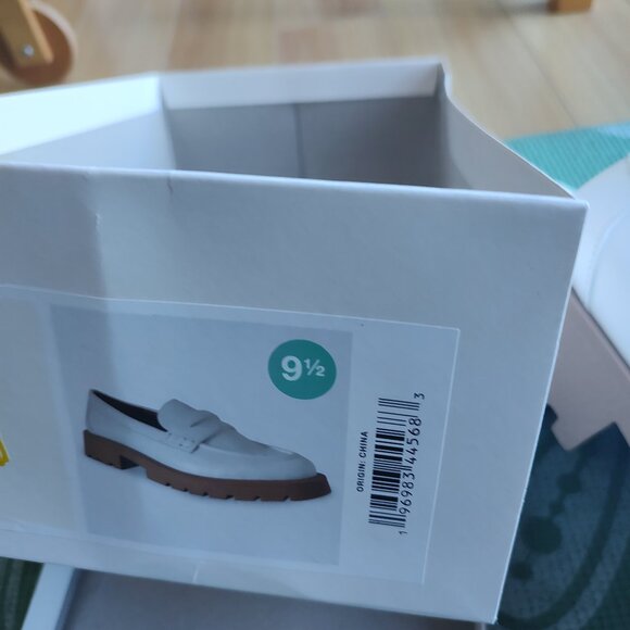 White shoes with Memory Foam NEW ITEM - Picture 3 of 4